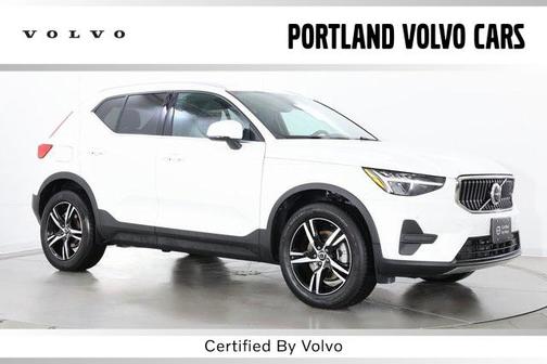 2025 Volvo XC40 B5 Core Bright Theme