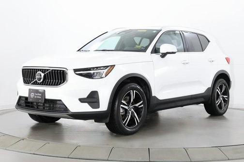 2025 Volvo XC40 B5 Core Bright Theme