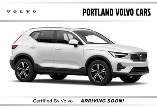 2025 Volvo XC40 B5 Core Bright Theme