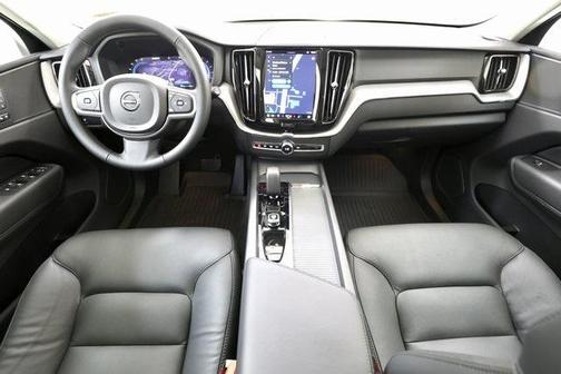 2025 Volvo XC60 B5 Core