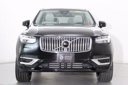 Onyx Black Metallic 2025 Volvo XC90 Plug-In Hybrid T8 Core 7-Seater