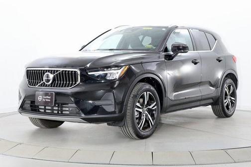 2025 Volvo XC40 B5 Core Bright Theme