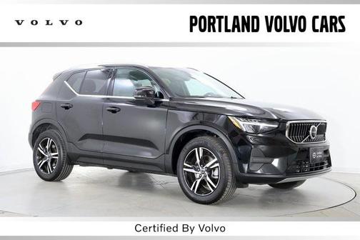 2025 Volvo XC40 B5 Core Bright Theme