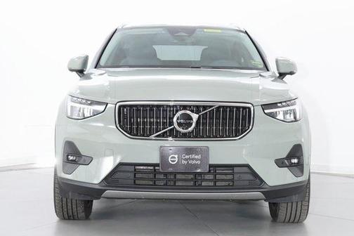 2025 Volvo XC40 B5 Plus Bright Theme