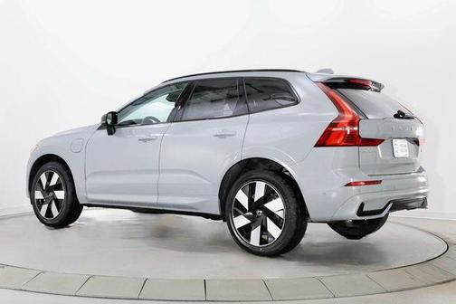 2025 Volvo XC60 Plug-In Hybrid T8 Plus