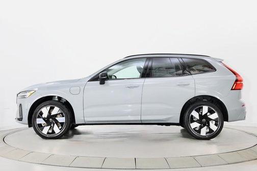 2025 Volvo XC60 Plug-In Hybrid T8 Plus
