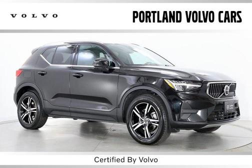 2025 Volvo XC40 B5 Core Bright Theme