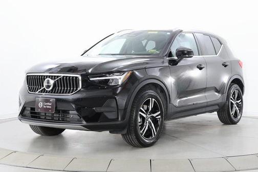 2025 Volvo XC40 B5 Core Bright Theme