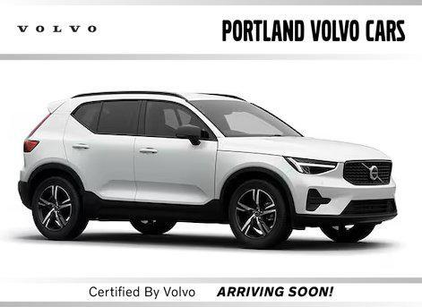 Crystal White Metallic 2024 Volvo XC40 B5 Ultimate Dark Theme