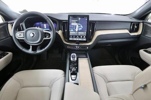 2026 Volvo XC60 B5 Plus
