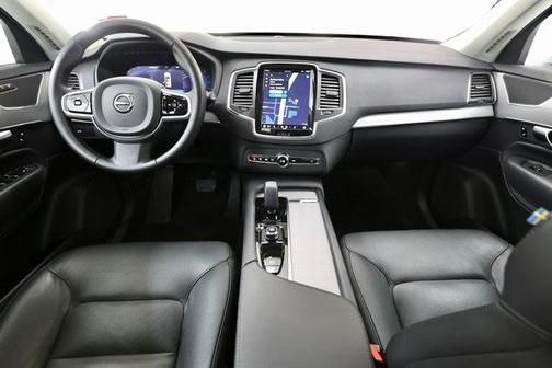 2025 Volvo XC90 B5 Core