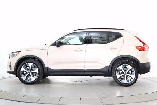 Sand Dune Metallic 2026 Volvo XC40 Plus, B5 AWD Gas (mild hybrid), Dark