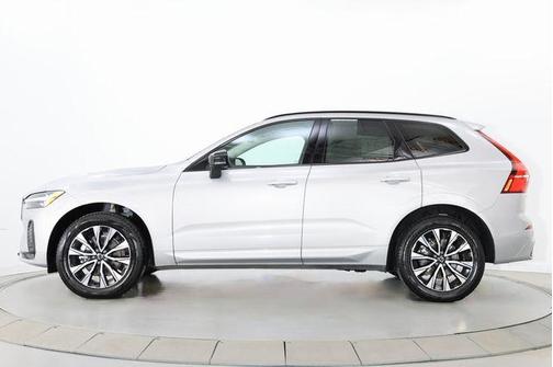 Silver Dawn Metallic 2025 Volvo XC60 B5 Core