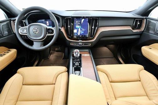 2025 Volvo XC60 Plug-In Hybrid T8 Ultra