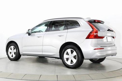 2022 Volvo XC60 B5 Momentum
