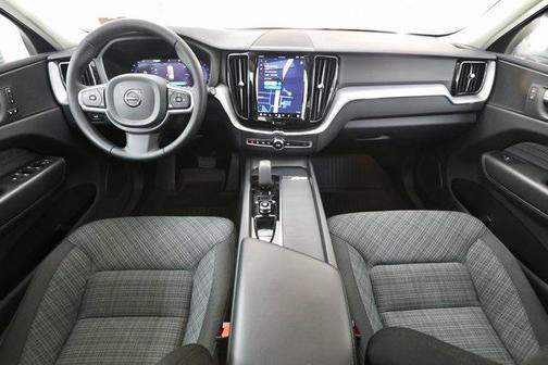 2022 Volvo XC60 B5 Momentum