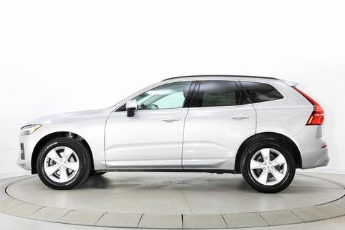 2022 Volvo XC60 B5 Momentum