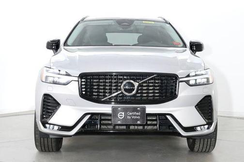 Silver Dawn Metallic 2025 Volvo XC60 B5 Core