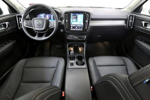 Crystal White 2026 Volvo XC40 Core, B5 AWD Gas (mild hybrid), Dark