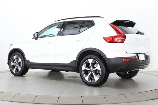 Crystal White 2026 Volvo XC40 Core, B5 AWD Gas (mild hybrid), Dark