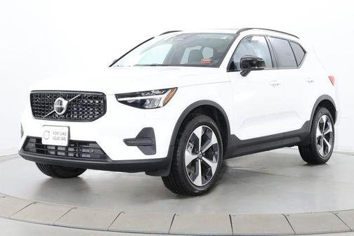 Crystal White 2026 Volvo XC40 Core, B5 AWD Gas (mild hybrid), Dark