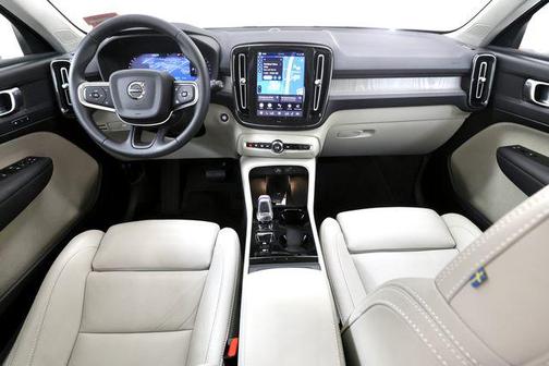 Onyx Black 2025 Volvo XC40 B5 Plus Bright Theme