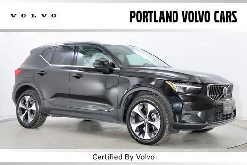 Onyx Black 2025 Volvo XC40 B5 Plus Bright Theme