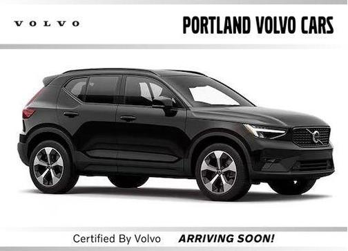 2025 Volvo XC40 B5 Plus Bright Theme