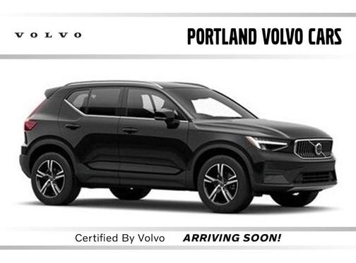 2025 Volvo XC40 B5 Plus Dark Theme