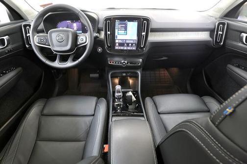 Onyx Black 2025 Volvo XC40 B5 Plus Dark Theme