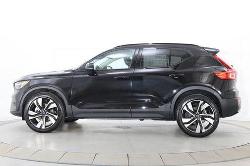 Onyx Black 2025 Volvo XC40 B5 Plus Dark Theme