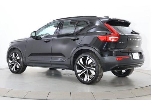 Onyx Black 2025 Volvo XC40 B5 Plus Dark Theme