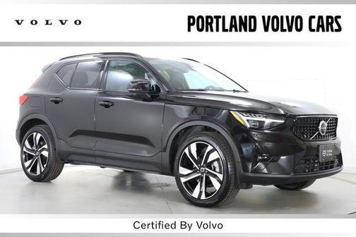 Onyx Black 2025 Volvo XC40 B5 Plus Dark Theme