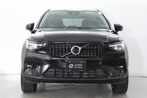 2025 Volvo XC40 B5 Plus Dark Theme