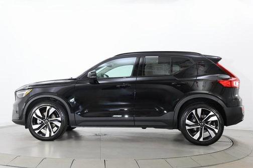 2025 Volvo XC40 B5 Plus Dark Theme