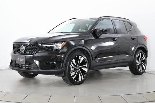 2025 Volvo XC40 B5 Plus Dark Theme
