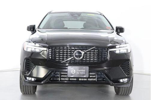 Onyx Black Metallic 2025 Volvo XC60 B5 Plus