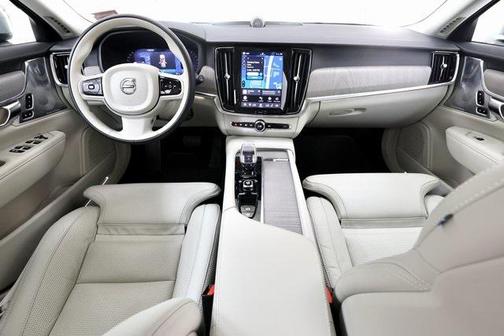 2025 Volvo V90 Cross Country Ultra, B6 AWD Gas (mild hybrid)