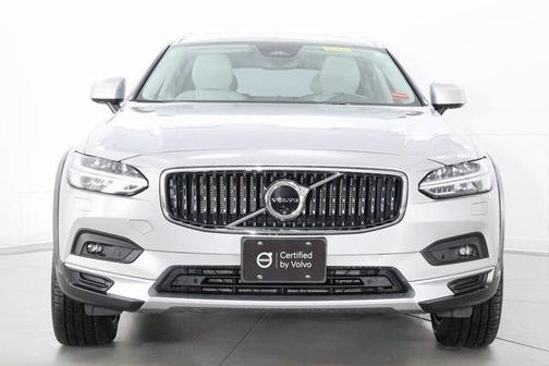2025 Volvo V90 Cross Country Ultra, B6 AWD Gas (mild hybrid)