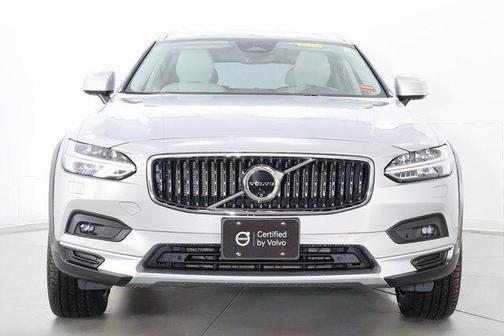 2025 Volvo V90 Cross Country Ultra, B6 AWD Gas (mild hybrid)
