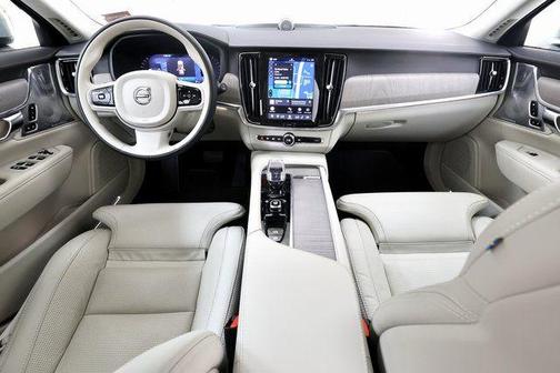 2025 Volvo V90 Cross Country Ultra, B6 AWD Gas (mild hybrid)