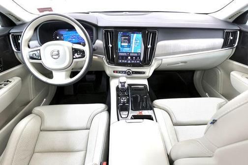 Vapour Grey Metallic 2024 Volvo S90 Recharge Plug-In Hybrid T8 Ultimate
