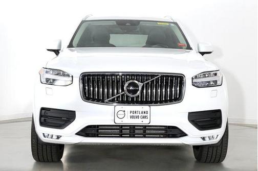 Crystal White Metallic 2021 Volvo XC90 T5 Momentum