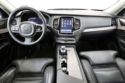 Onyx Black Metallic 2023 Volvo XC90 B6 Ultimate 7-Seater