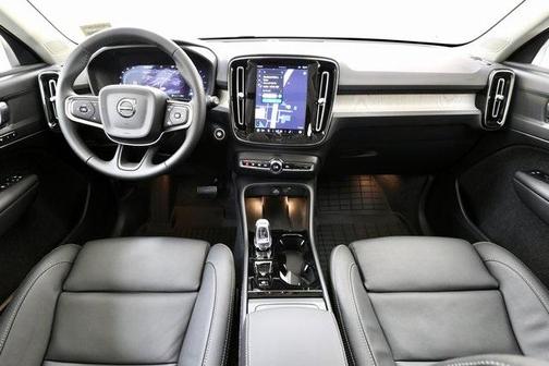 2025 Volvo XC40 B5 Plus Bright Theme