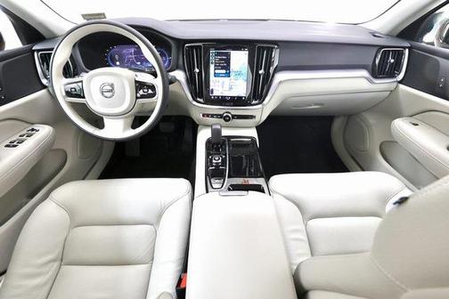 2024 Volvo S60 Recharge Plug-In Hybrid T8 Core Dark Theme