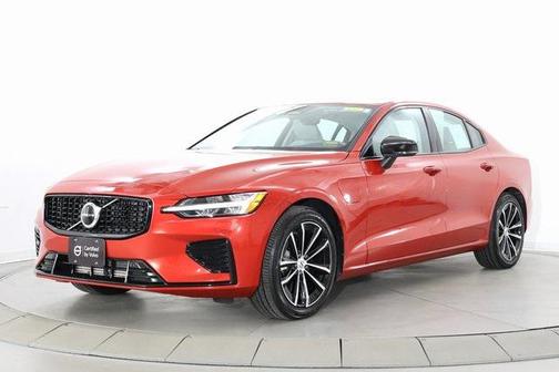 2024 Volvo S60 Recharge Plug-In Hybrid T8 Core Dark Theme