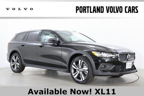 Onyx Black Metallic 2026 Volvo V60 Cross Country B5 Plus