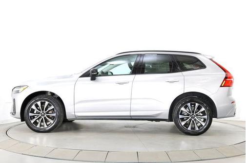 Silver Dawn Metallic 2025 Volvo XC60 B5 Core