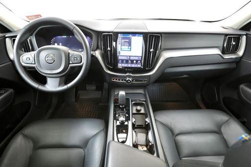 Onyx Black Metallic 2025 Volvo XC60 B5 Core